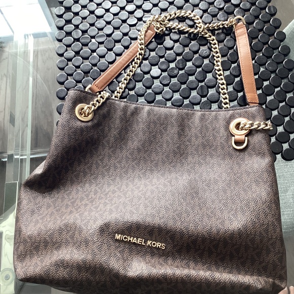 Micheal kors signature bag - Picture 2 of 4